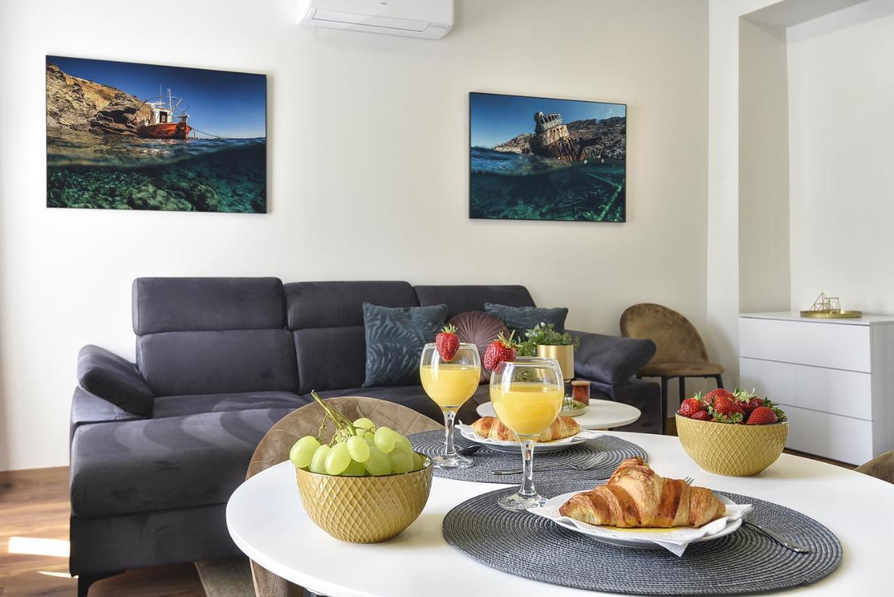 D&A Central Luxury Apartments With Free Parking Pula Exterior photo