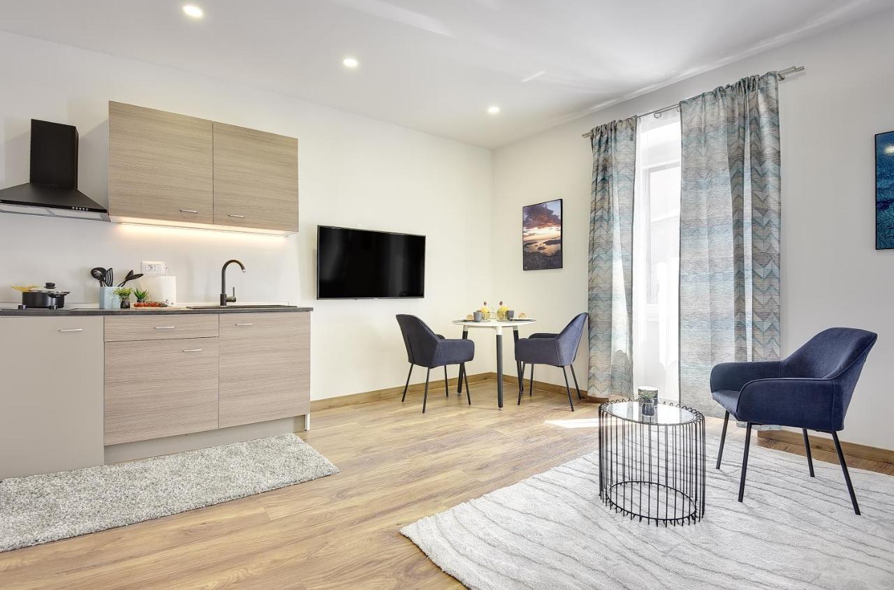 D&A Central Luxury Apartments With Free Parking Pula Exterior photo