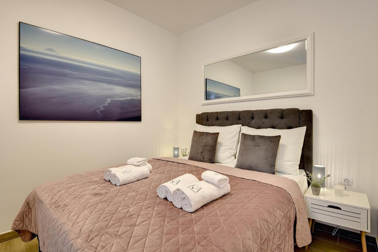 D&A Central Luxury Apartments With Free Parking Pula Exterior photo