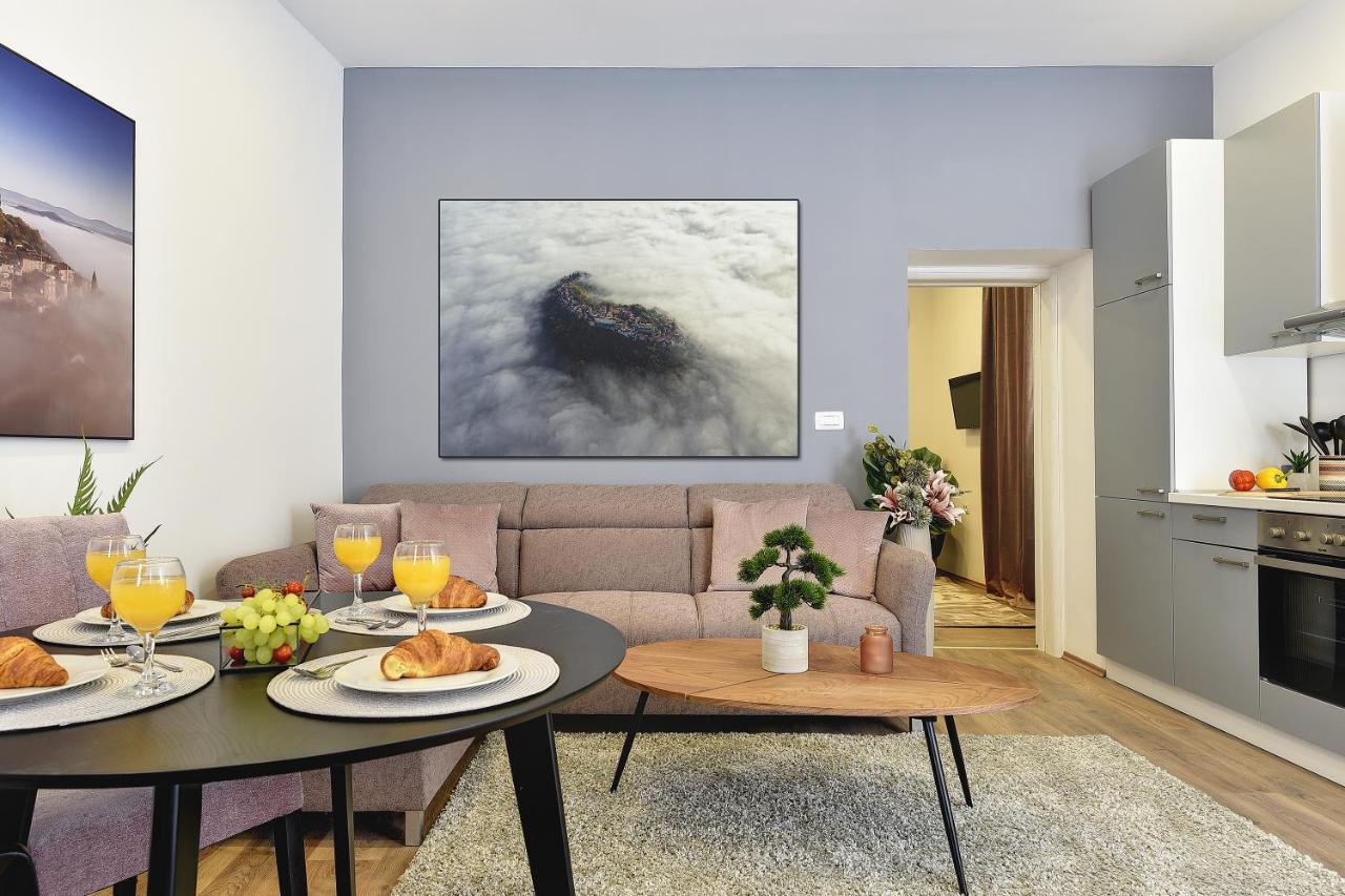 D&A Central Luxury Apartments With Free Parking Pula Exterior photo