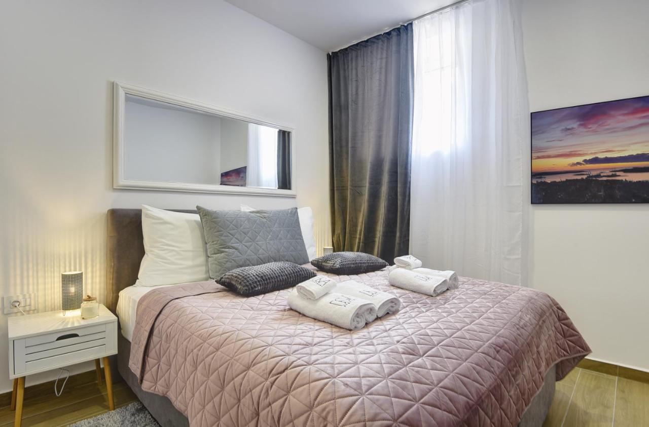 D&A Central Luxury Apartments With Free Parking Pula Exterior photo