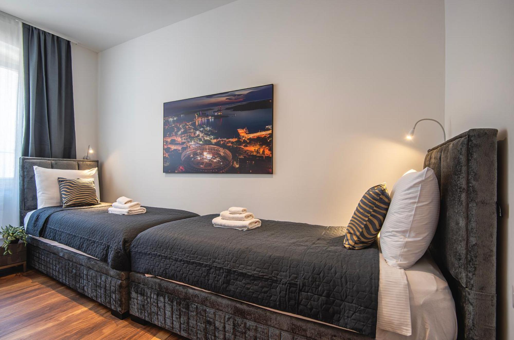 D&A Central Luxury Apartments With Free Parking Pula Exterior photo