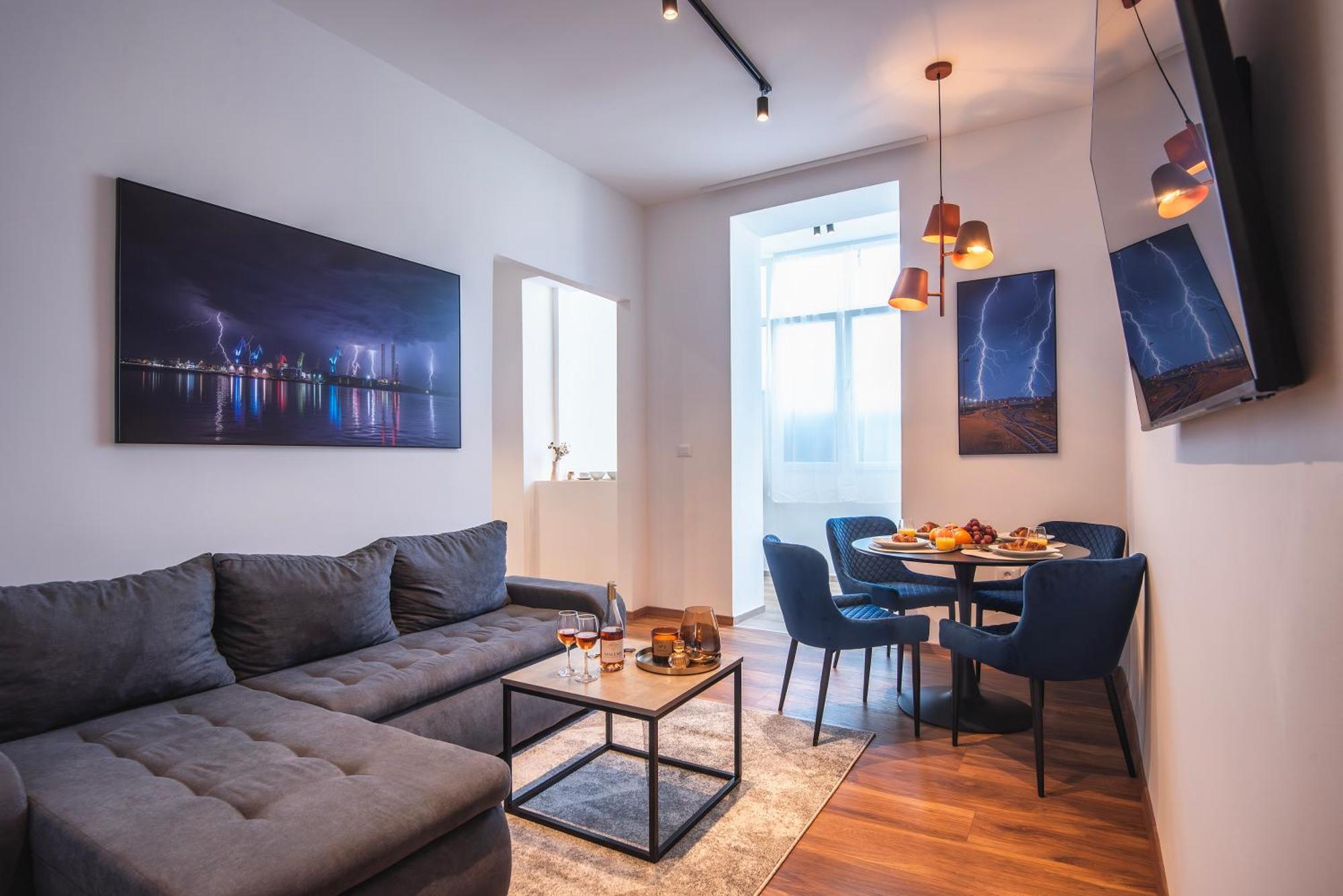D&A Central Luxury Apartments With Free Parking Pula Exterior photo